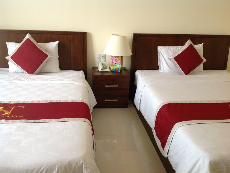 Truong Son Tung 1 - Beautiful Beach Hotel Дананг Екстериор снимка